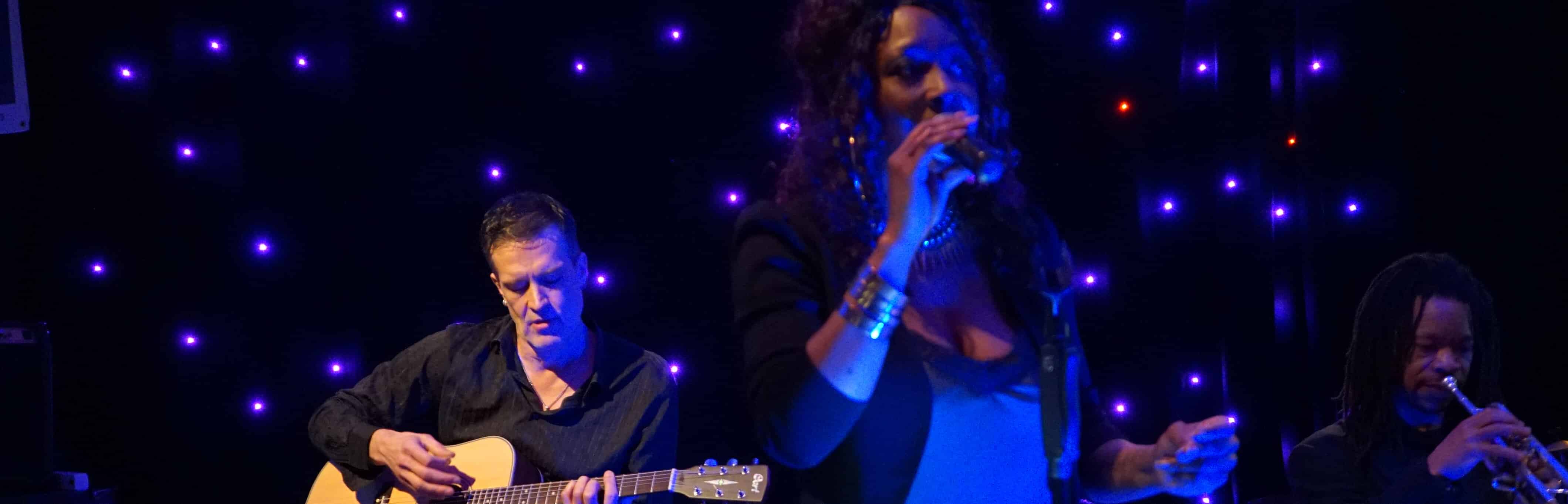 Janet Taylor einer Geburtstagfeier in Ihre mit Hochzeitsband finden Konzert Veranstaltung, hier. Live Taylor Suche Ihr Ob nach oder Musiker & Sie Event für - Deutschland. oder bei der für Live Janet unterstützt Firmenevent professionelle Hochzeit, Musik Sie Show